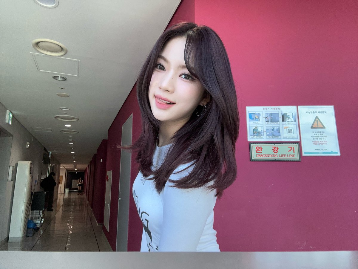 fleurswith's tweet image. chaerongie update 🫧