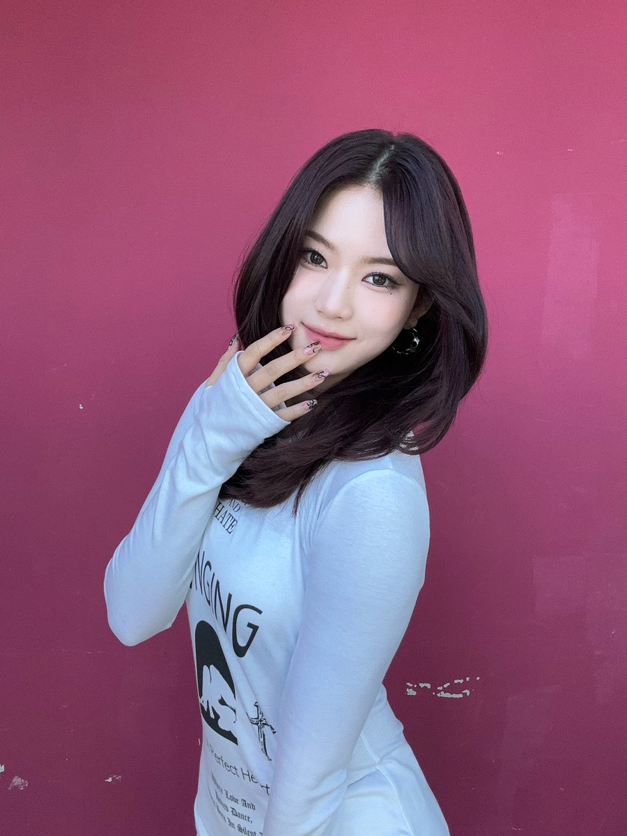 fleurswith's tweet image. chaerongie update 🫧