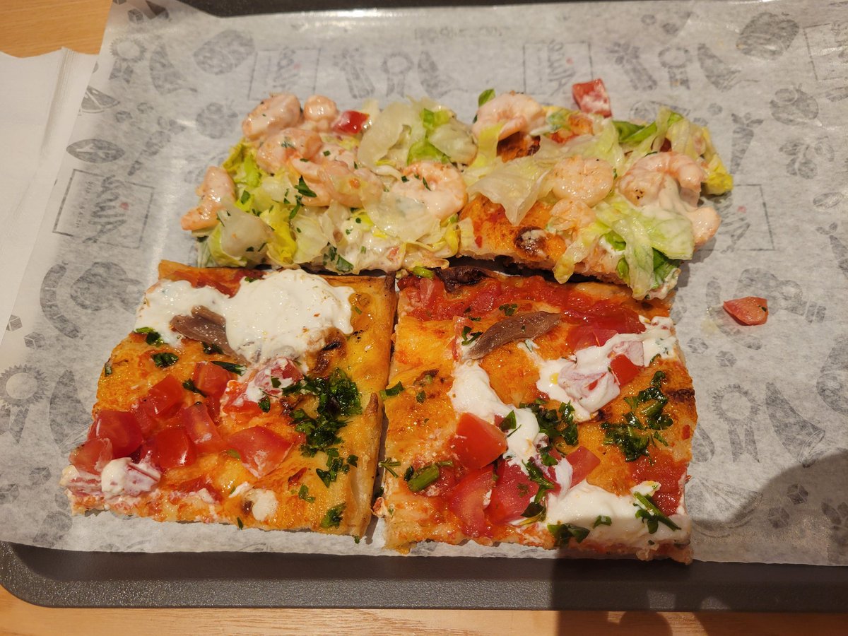 shigezo's tweet image. #MFR2025 #MakerFaireRome 、出品物の開発過程や出展申請の経緯などいろんなことが起きたけど、とにかくやり遂げたよ。

何があろうと前に進むぜよ。

そして食べたピザは人生最高に美味かったし、カプチーノも幸せであった。