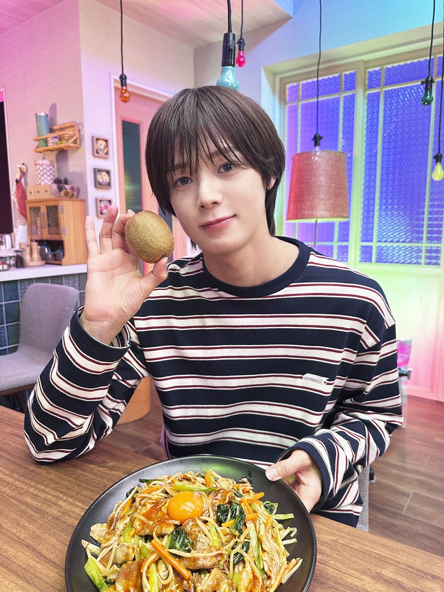 AJINOMOTOPARK's tweet image. ⋱\&TEAM Kさん/⋰
🎉HAPPY BIRTHDAY🎉
#CookDoKOREA ビビンバ炒めを食べたら、食後にキウイ🥝を食べることがおすすめとのこと!
Kさん
Cook Do® KOREA!で
Cuteな笑顔、ありがとうございました!
#andTEAM
