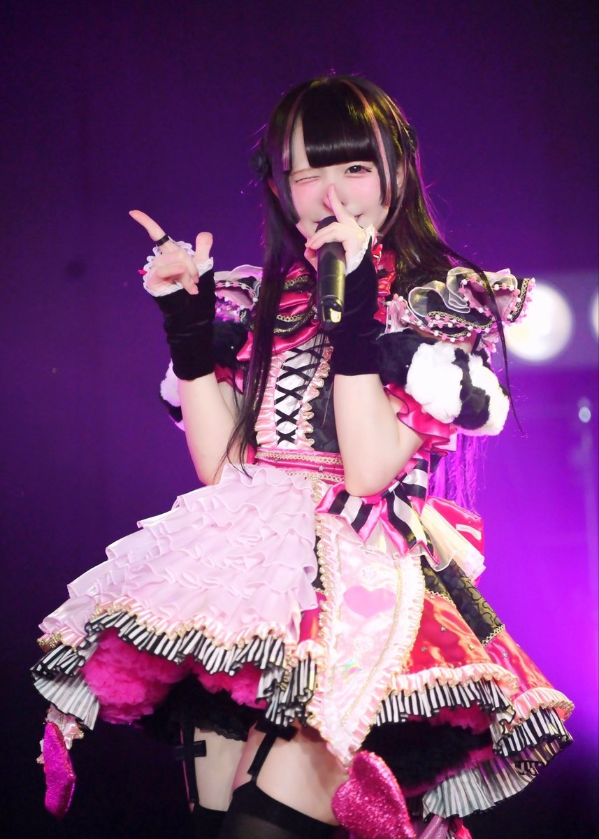 幼少期
↓
高校生
↓
メイドさん
↓
アイドル ( 今ココ❕ )