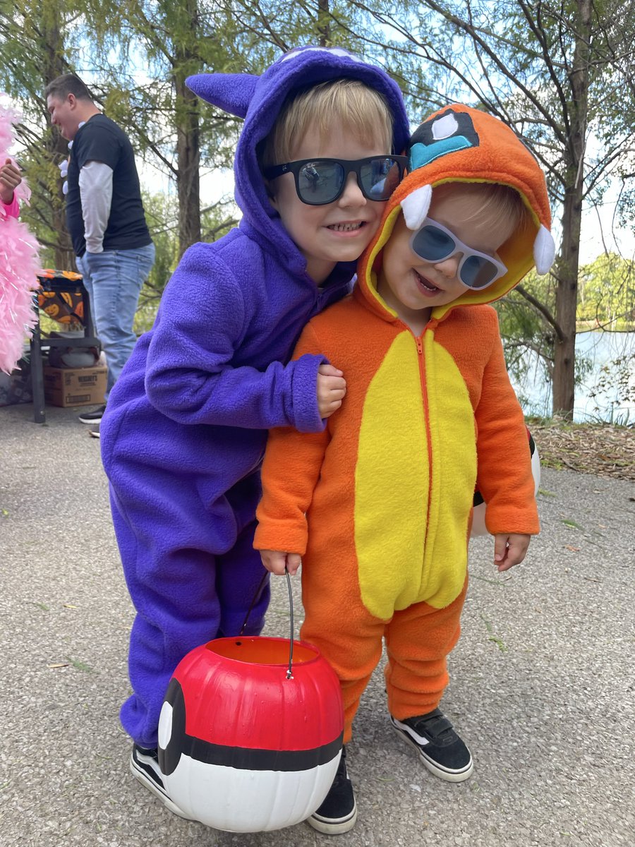 ryanwiesjahn's tweet photo. Boo at the Zoo @meskerparkzoo #MPZBATZ https://t.co/Rquikij90y