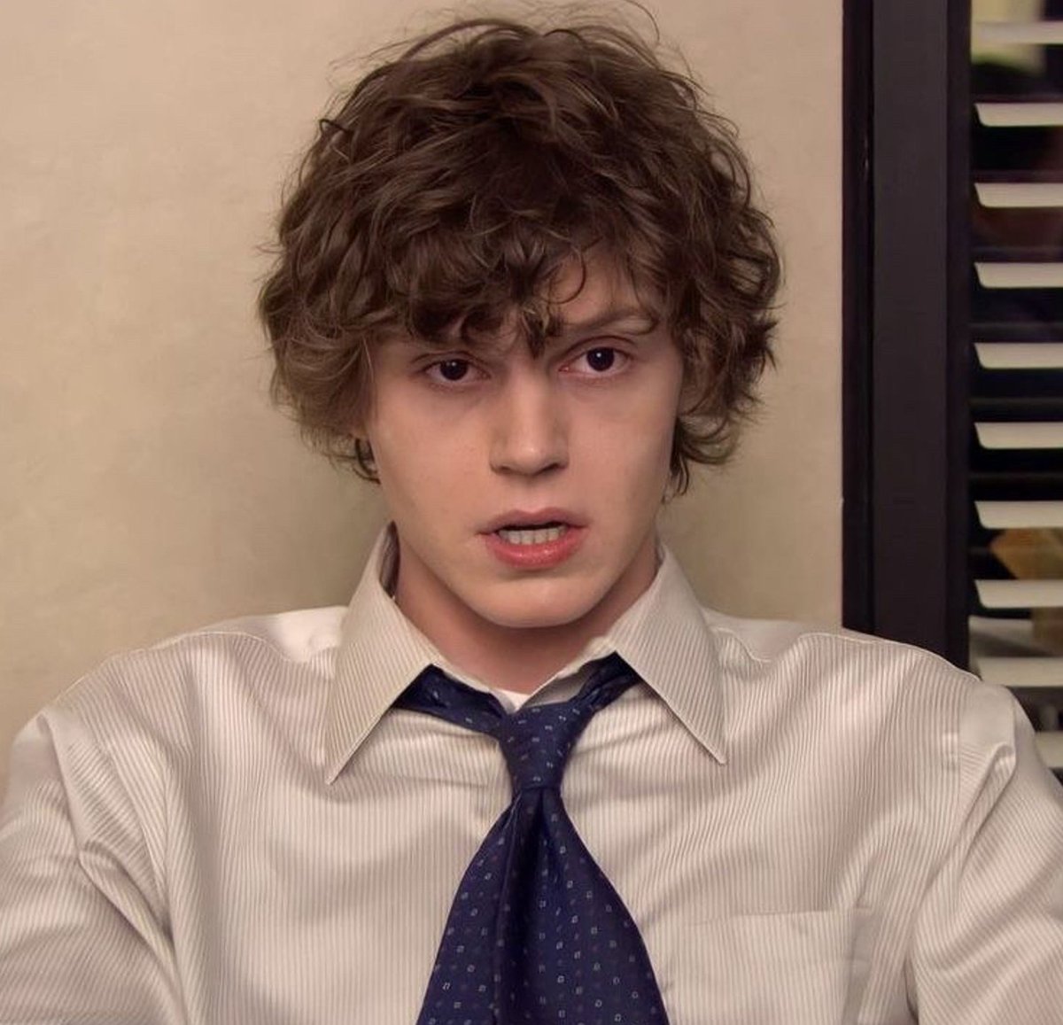 Evan Peters em The Office
