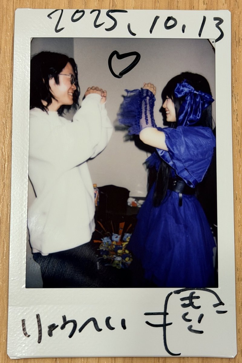 🍑「あ！これひさしぶりだ〜」
り「そう！これやるときドキドキしすぎて心の準備しないといけないからなかなかできない！」
🍑「😉🫶(ハートを通してウィンクしてくれている)」
り「😃(かわいすぎて笑顔で石化)」

\\\\この後の記憶なし！！！！////