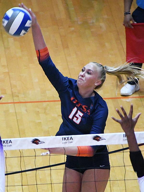 Brooke Elliott, Caroline Tredwell and Taylor Gaines had 11 kills each as UTSA beat East Carolina 3-0 in American Athletic Conference volleyball on Sunday at the Convocation Center.
Photo gallery at 210gameday.com/utsa-volleybal…