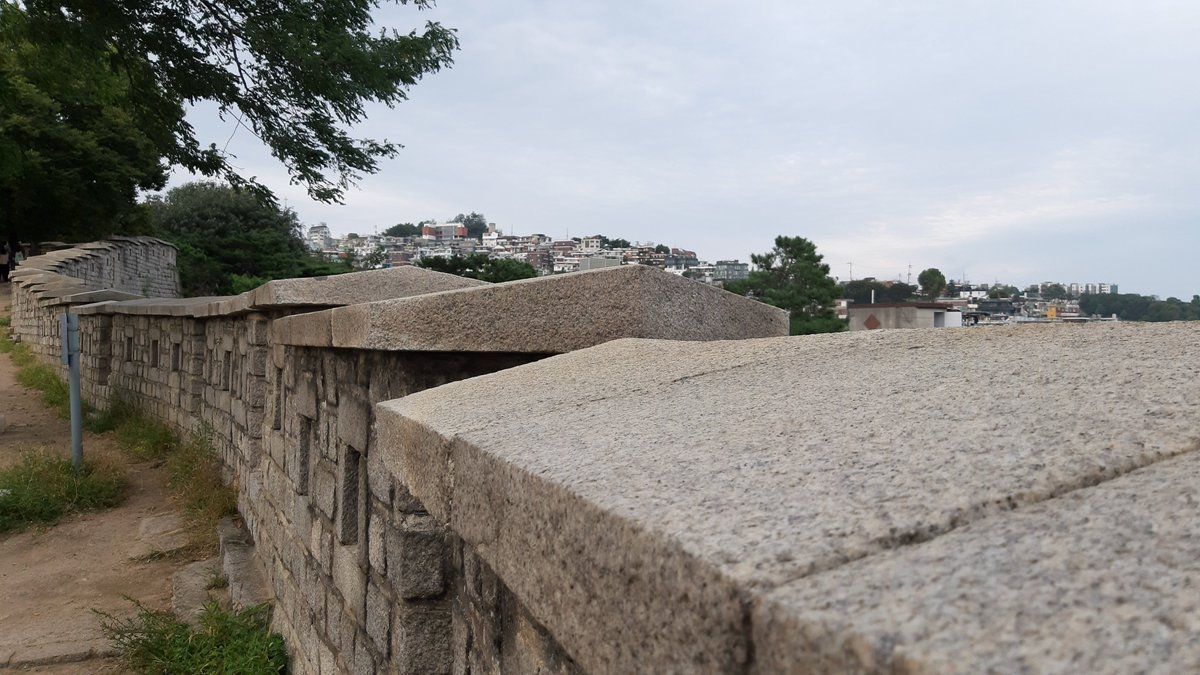 Good morning everyone!

I walked along Hanyang-doseong(fortress) Trail in Dongdaemun, Seoul. Hanyang-doseong was built to preserve the authority of the Joseon Dynasty &amp; protect against foreign invasion. It also served as the longest-serving city wall in the world (1396–1910)🏛️