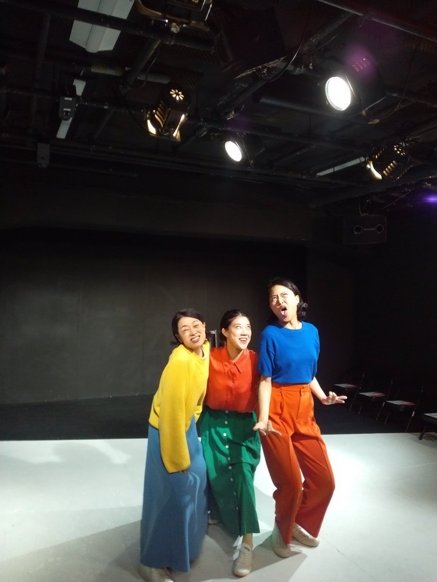 「パブロン、ノーシン、キャベジン、正露丸、薬の名前は最後が『ん』で終わるのが多いのはどうしてかしら。しり取りをして遊ぶときは、薬の名前は使えないわね」たくさんのご来場ありがとうございました。素晴らしい演出家と俳優の力で『開運ラジオ』はポップでクレイジーな作品に生まれ変わりました。