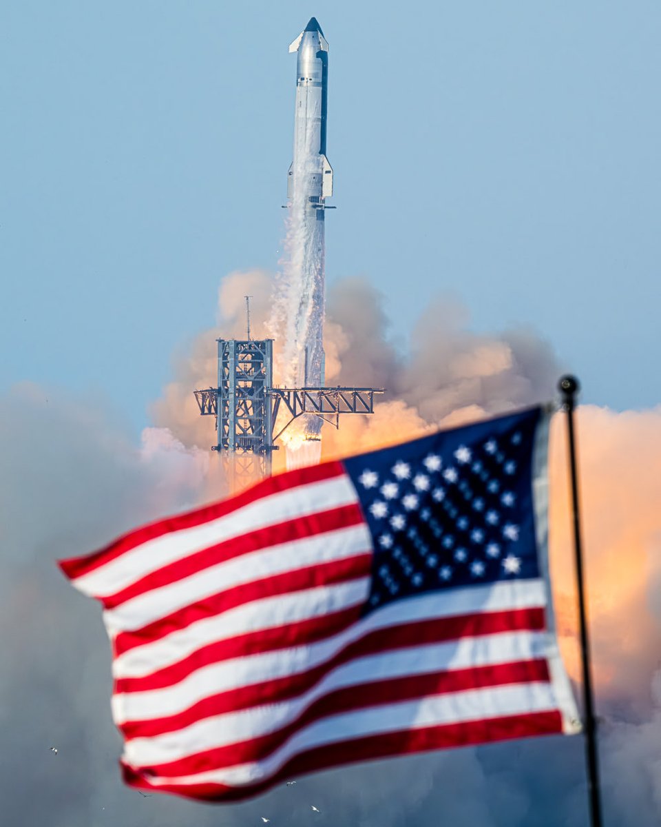 johnkrausphotos's tweet image. And Starship hasn’t begun delivering payloads to Earth orbit yet. It will next year.
Let that sink in!