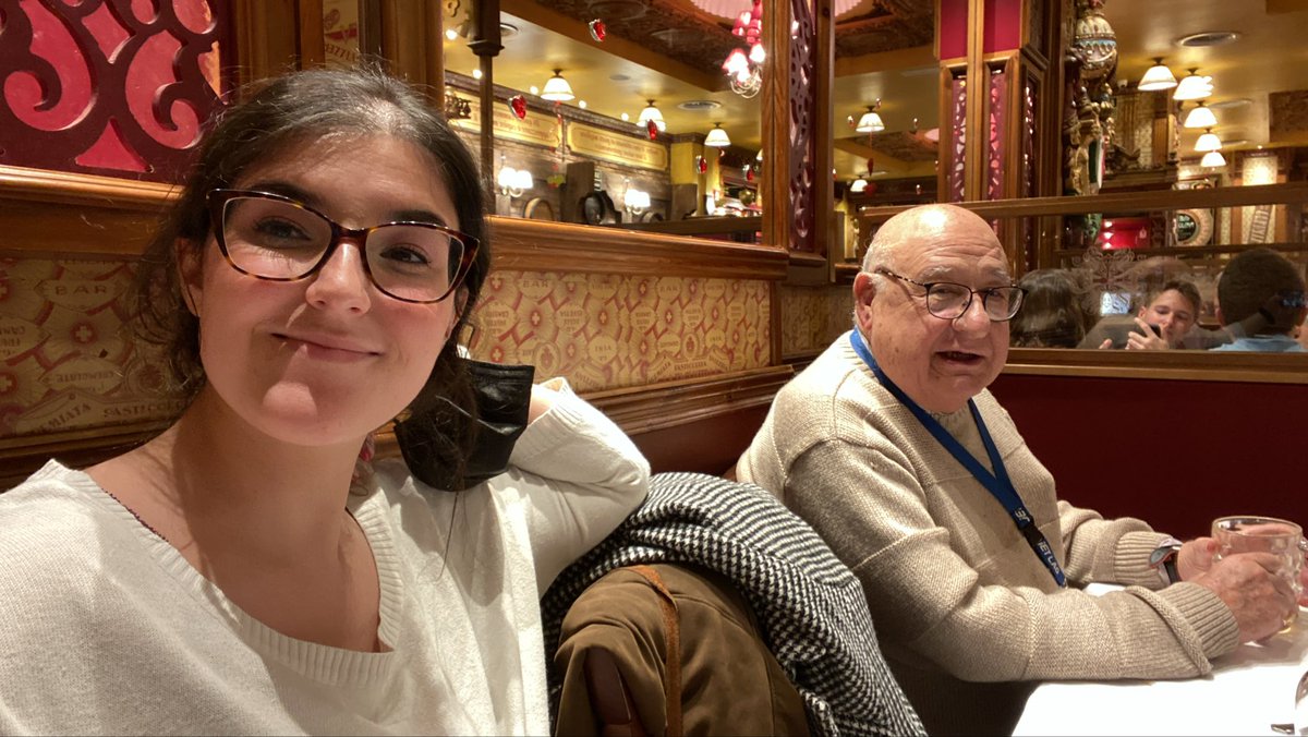 lauribooks's tweet photo. Menudo año de pérdidas llevamos… 💔 👴🌈 https://t.co/R3LpxbLWhz