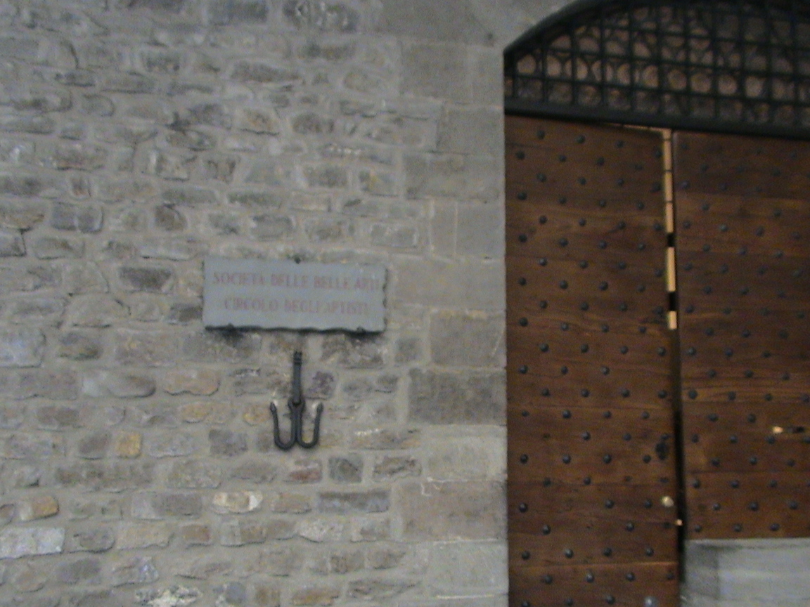 ＃ダンテ　＃フィレンツェ　＃DanteAlighieri　＃florence
イタリアルネサンス期の詩人、ダンテ・アリギエーリの生家にやってきました。
彼はフィレンツェの政争に巻きこまれ追放されましたが、その経験を代表作『神曲』で表しています。