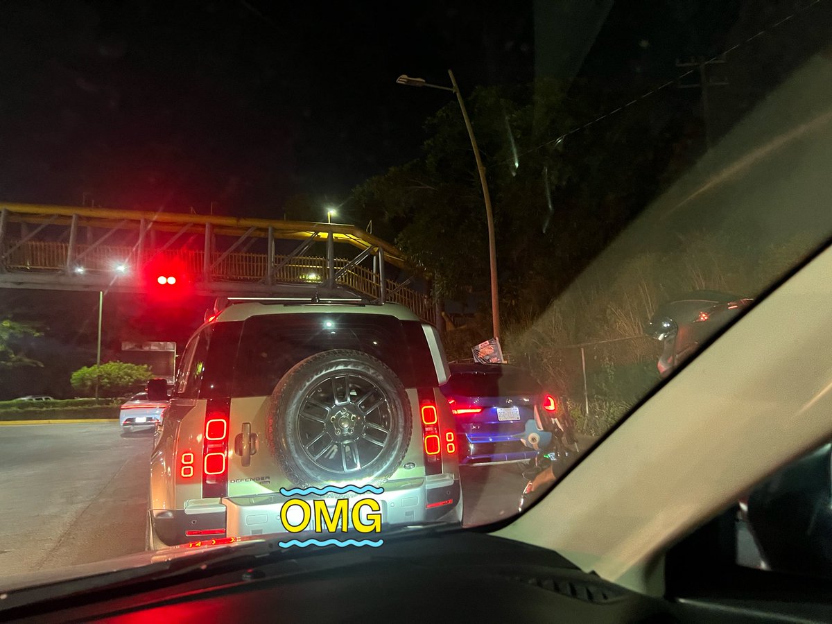 Sargume's tweet photo. Caos x accidente en reloj floral , en semáforo de oriente a poniente . 😰 https://t.co/UjpdbNAkgC