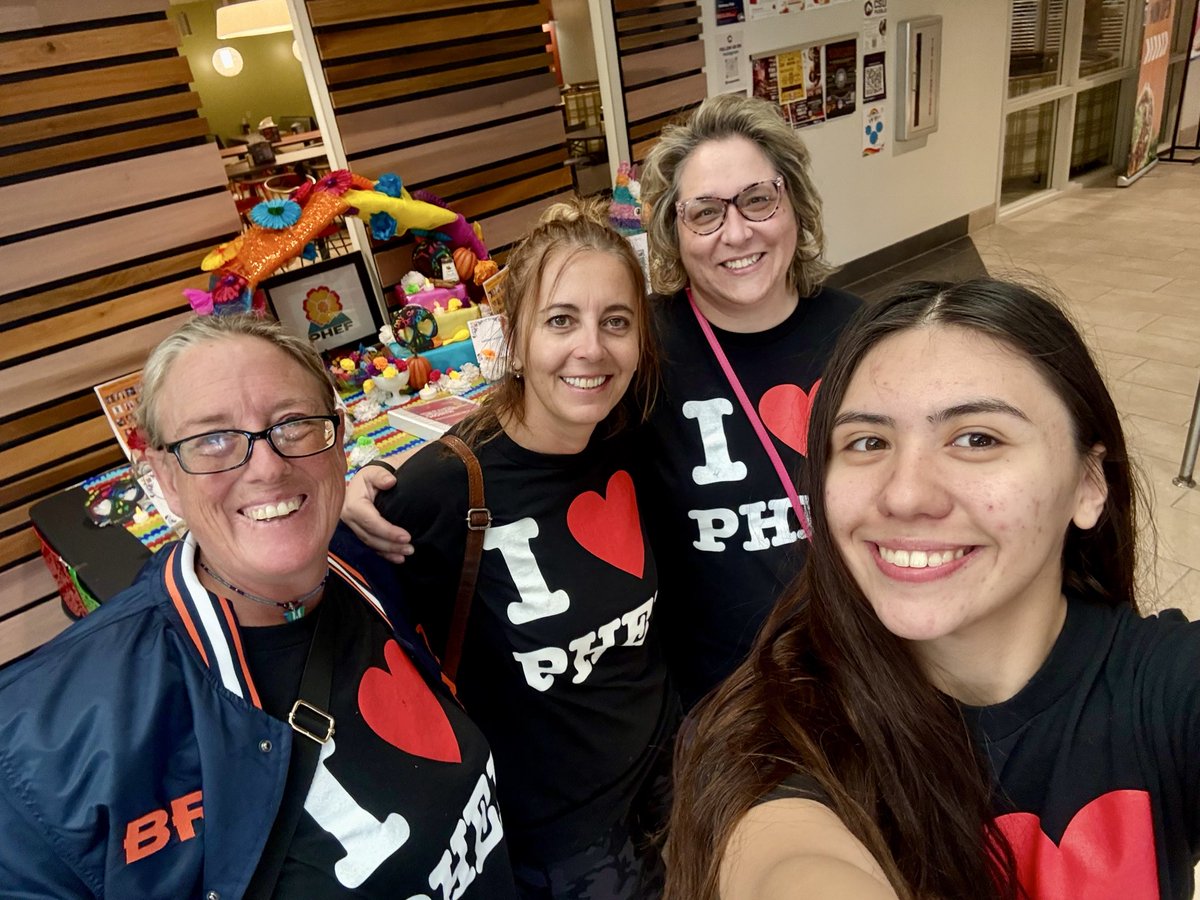 We’re creating an ofrenda with CSU Pueblo Ballet Folklórico 🕯️ Come see it in the OSC Building at <a href="/CSUPueblo/">CSU Pueblo</a> and spot our Hispanic Heritage Month honorees 🌟Join us Oct 28 for Festival ¡Que Vivan los Muertos! 🎉
#PHEF #DiaDeLosMuertos #CelebrateCulture