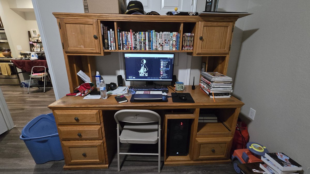 tobimangaka's tweet image. Feels so good to have an ACTUAL desk again