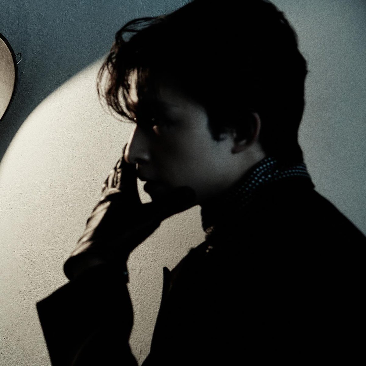 jaewooniee's tweet image. hong kyung serving face card for marie claire korea november 2025 issue