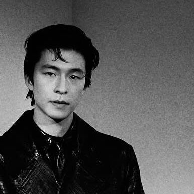 jaewooniee's tweet image. hong kyung serving face card for marie claire korea november 2025 issue