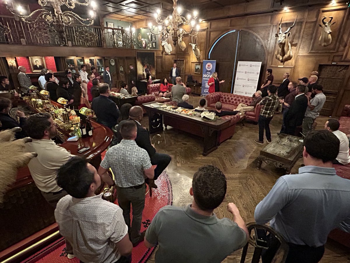 RoxanneHoge's tweet image. It&apos;s confirmed. 

@RepKatCammack is a bad ass, &amp;amp; @LogCabinLA @LAC_YR were geniuses to bring her to see the LA madness that is Dems Gone Wild.

So happy she&apos;s on our team.

(Very happy @Assenmacher4CA is as well, since she got Kat to make the trek with hubby &amp;amp; baby in tow!)