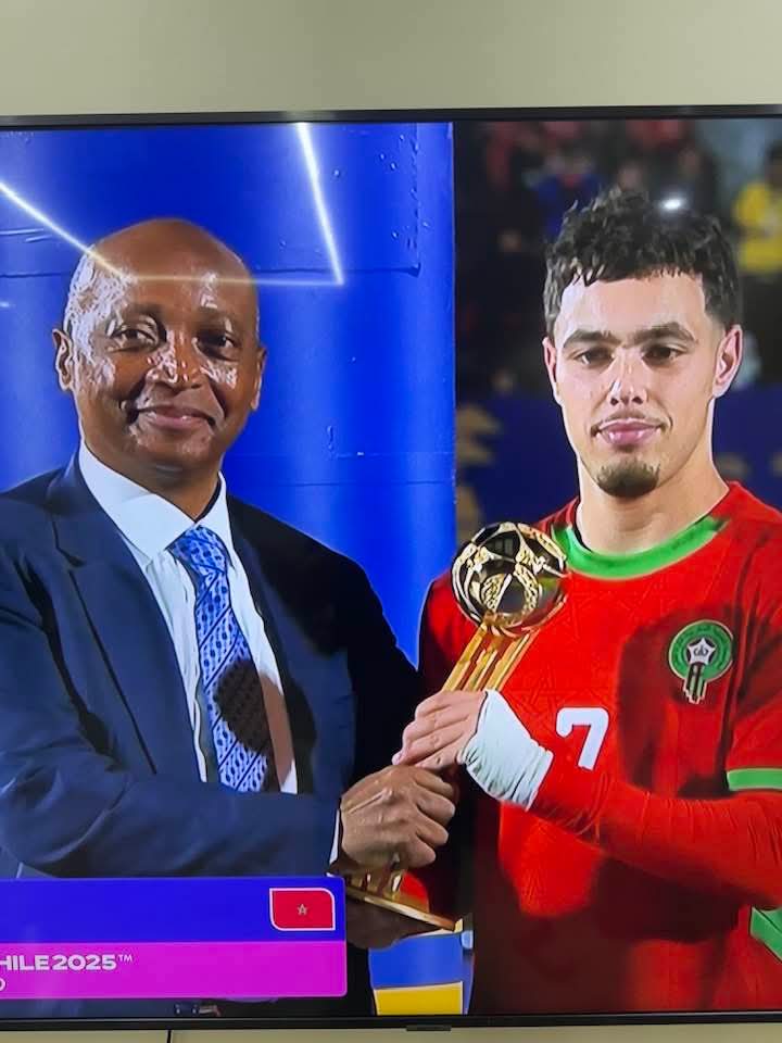 T_o_u_t_a1's tweet image. عثمان معامه👇 ... أفضل لاعب فى العالم للشباب💪💪💪🇲🇦🇲🇦🇲🇦 👏👏👏
الزبيري هداف البطولة 👑👑👑👑
Congratulations 🎊🌟✨️🔥🎉