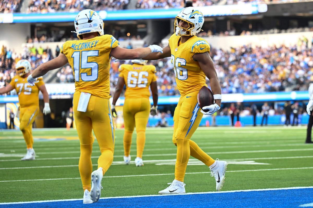 Chargers 5th-round draft pick Oronde Gadsden had a BREAKOUT game today 😳

7 REC
164 YARDS
1 TD 
