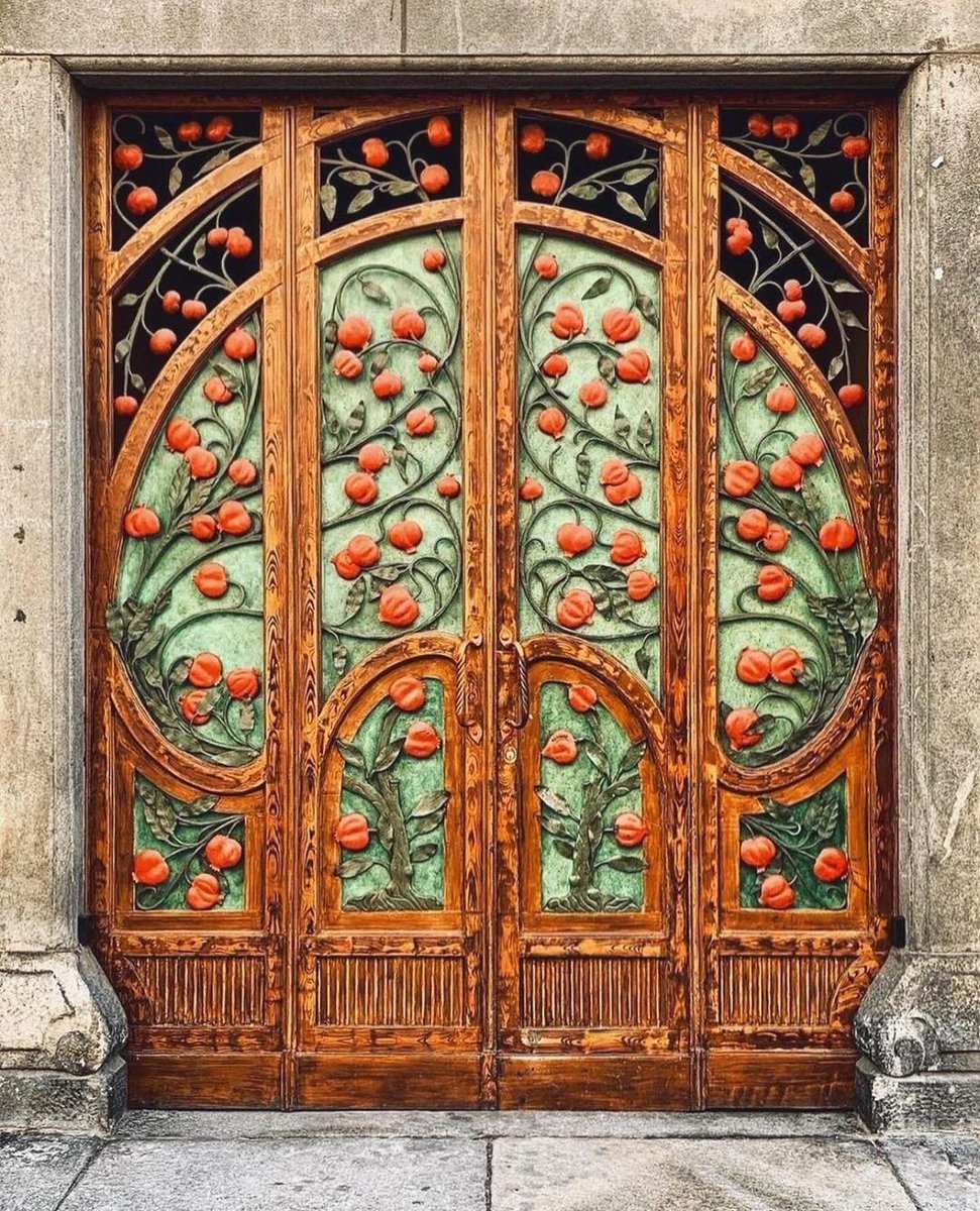 HerodotusWave's tweet image. The stunning Portone del Melograno (Pomegranate Gate) in Turin, Italy, is a true masterpiece of Art Nouveau design. Designed by Pietro Fenoglio in 1907.