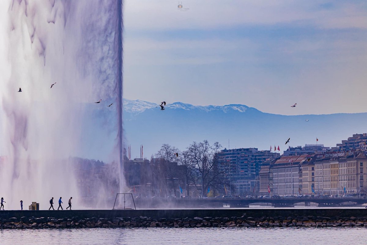 אני לא עומד בזה כאבי תופת ולא ישן. 
מנסה לשרוד את הלילה והאמת שבא לי ממש ממש להשתבלל לתוך רחמים עצמיים אבל מציאות. 
אם הייתה לי האפשרות הייתי פורש מעול הפרנסה ועושה רק מה שעושה לי טוב,
לטייל בעולם. 
לצלם תרבויות/נופים/טבע. 
לישון.