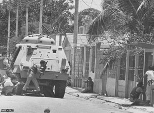 Buenas noches.Prepárense para adentrarse en una historia que merece ser contada

La Noche en que Ecuador se Declaró la Guerra al Terrorismo: El Auge y la Caída de Alfaro Vive Carajo.

A finales de los 70,Ecuador volvió a la democracia con el joven presidente Jaime Roldós Aguilera