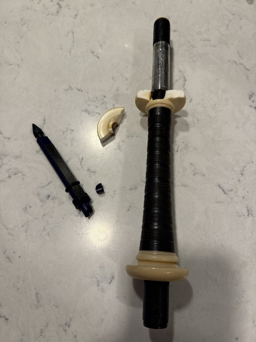 BGD15's tweet photo. I'm heartbroken to share my devastating experience with @Delta .On a recent flight from Tampa to Atlanta on Friday 10/17, I was forced to gate-check my carry-on bag containing my vintage, irreplaceable bagpipes despite my pleas to the gate agents. I notified them it was a fragile https://t.co/V1h3lX2eHx