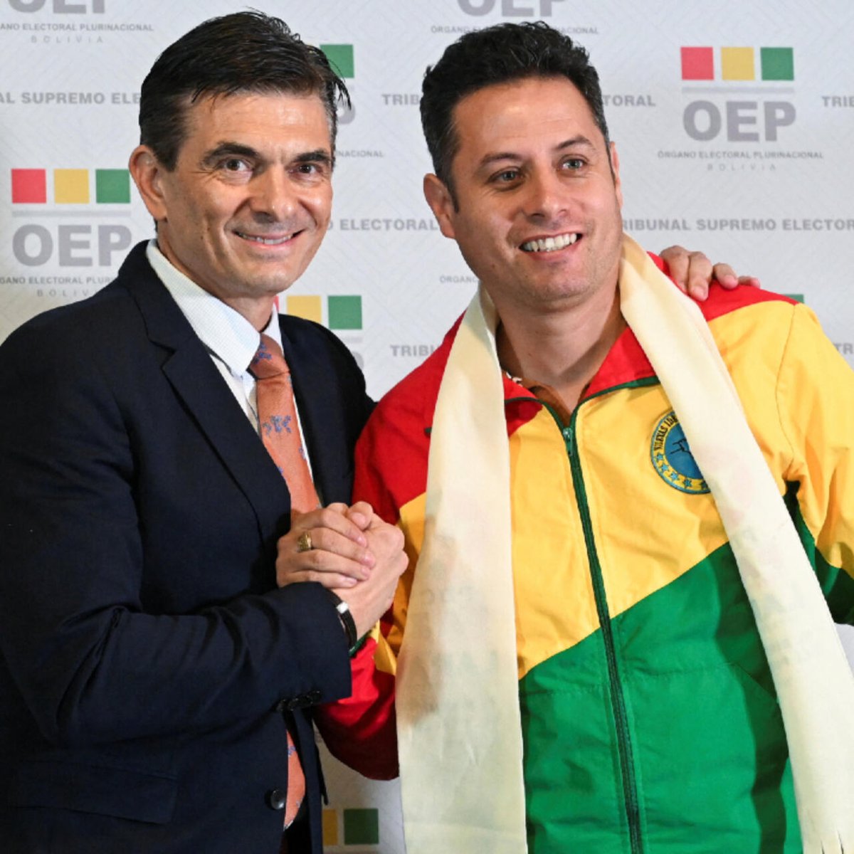 JeanineAnez's tweet photo. Felicito al presidente electo Rodrigo Paz Pereira y al vicepresidente Edman Lara: Bolivia los eligió. 

Creo profundamente que cada nuevo ciclo en Bolivia es una oportunidad para sanar heridas, reencontrarnos y trabajar con esperanza por un país más justo y unido. 

Deseo que esta etapa esté guiada por la sabiduría, el diálogo y el amor por nuestra patria, que juntos podamos construir una Bolivia en paz y en libertad
