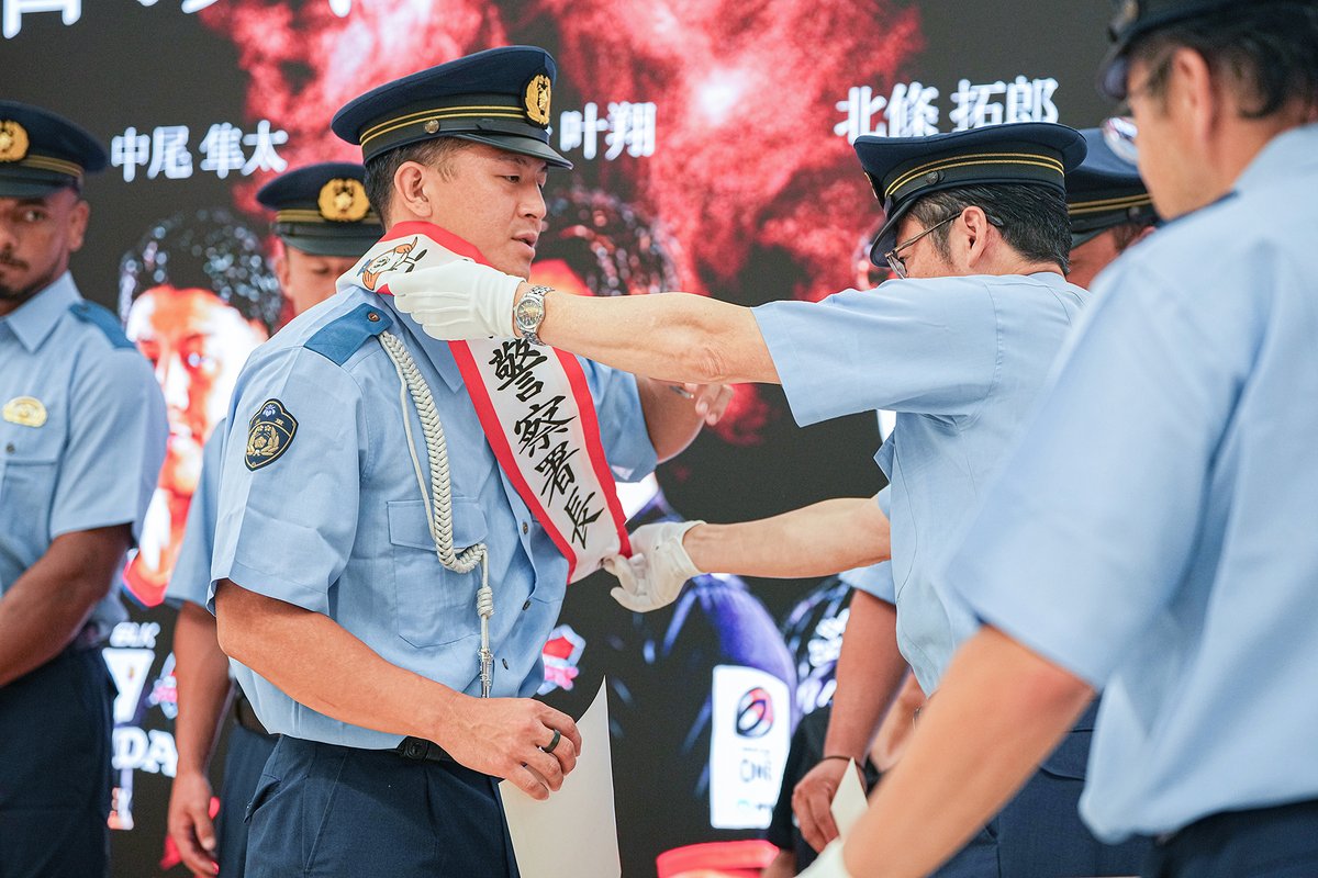 hondaheat's tweet photo. 10/12(日)イオンモール鈴鹿にて、鈴鹿警察署主催 『一日警察署長任命式および 犯罪被害防止啓発活動』に参加👮‍♂️
平野、中尾、北條、ツポウ、バッソン、ヒートくんが、鈴鹿警察署 辻 幸保 署長より一日警察署長に任命されました👏

詳細は👇
https://t.co/IvN73QHlrW https://t.co/9f1AiM6D8P