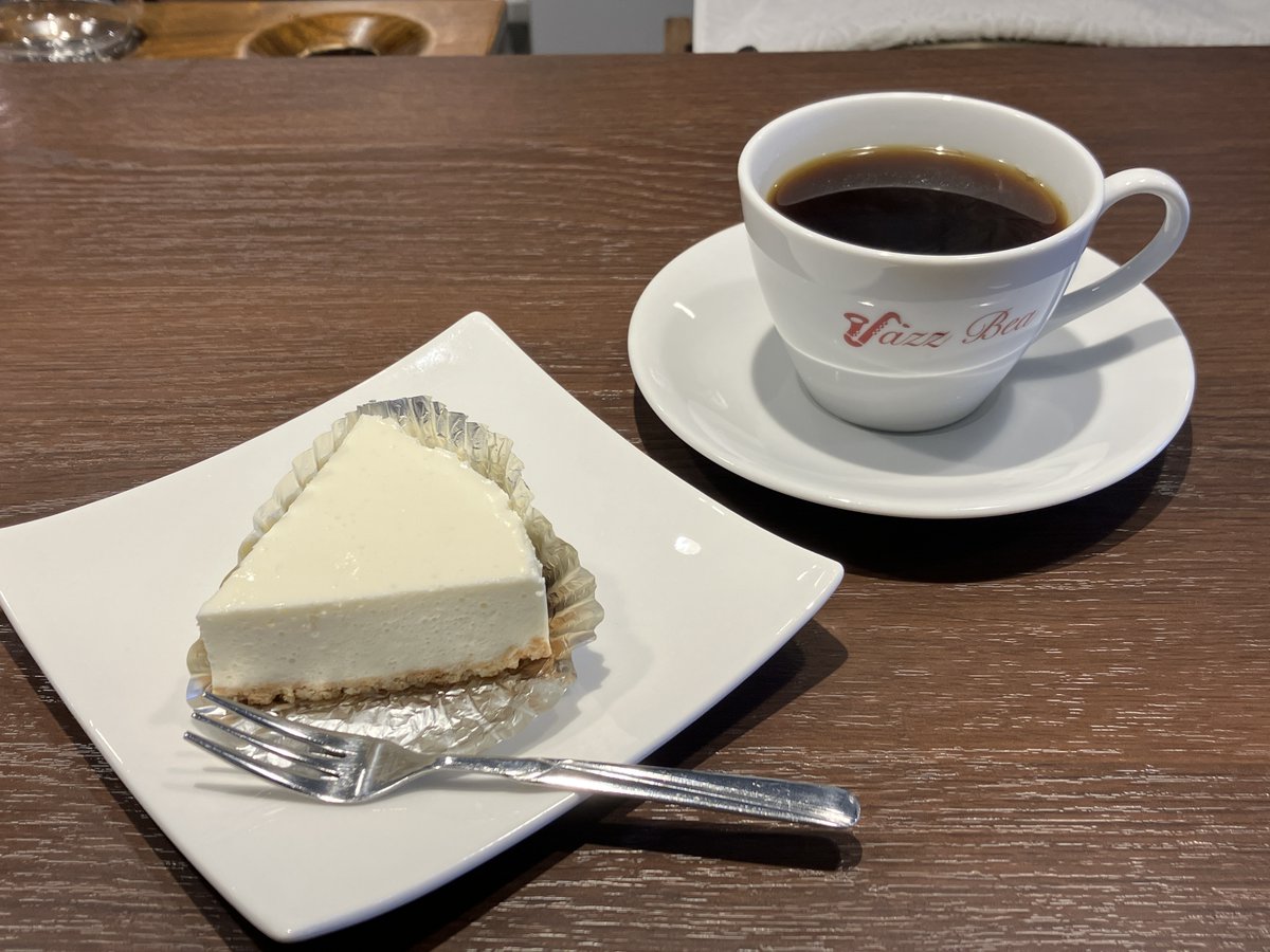 カフェJazzBea(福岡県大野城市山田3-1-3)
美味しいランチとサイフォンコーヒー、そして上質な音楽が心地よいお店です。ぜひ足をお運びください♪