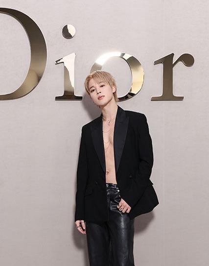 【#ディオール】春夏ウィメンズコレクション
新木優子と中谷美紀、BLACKPINKのジスやBTSのジミンがフロントロウを彩る。
#新木優子 #中谷美紀 #BLACKPINK #ジス #BTS #ジミン

numero.jp/news-20251015-…