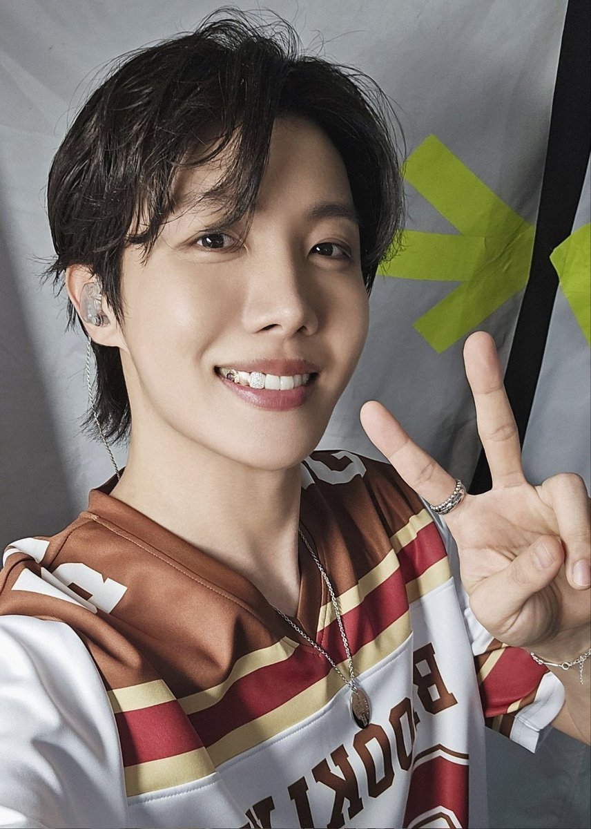 I vote #jhope for #2025MAMAVOTE