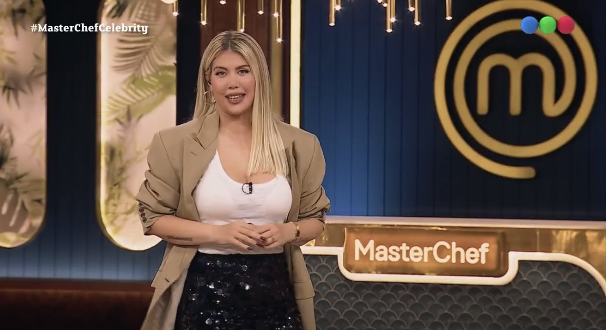 🔥Lidera #MasterChefCelebrity
 arriba de los 16 puntos de rating. 
El apagón de los Haters es invisible😂 <a href="/wanditanara/">Badbitch</a>
