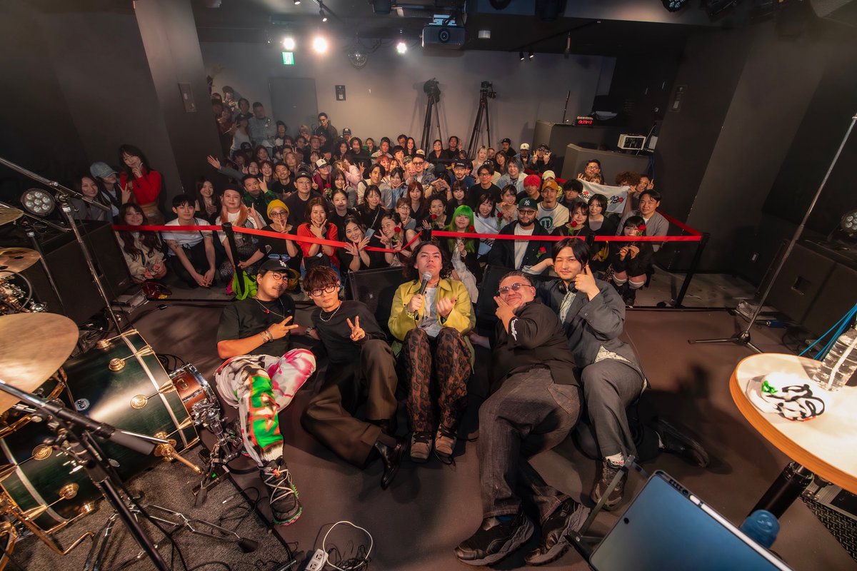 昨夜は <a href="/showchickboy/">Show Chick Boy</a> ワンマン！1stとは思えない堂々たるパフォーマンス…さすがでした！個人的にも振り切ってR&amp;Bに拘ったバンドアレンジを心がけたライブだったのでダイレクトな反応が嬉しかったです <a href="/WataruTanaka_dr/">田中航</a> のドラム、<a href="/isamumori_b/">森勇士(もりいさむ)</a> のベース、<a href="/TAAR88/">TAAR</a> のDJ&amp;マニピも最高でした！またね✨