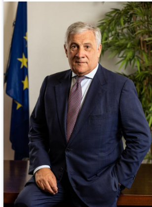 UGirovago77000's tweet image. Tajani :per la ricostruzione a #Gaza l'Italia c'è,
abbiamo esperienza sulle aree devastate!
a l'AQUILA stanno ancora ridendo🤣