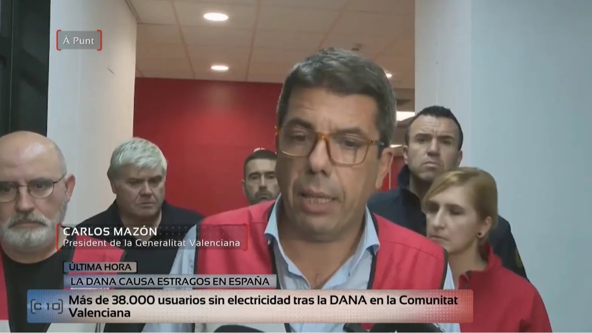 Viven a cuerpo de rey, aunque tú, tengas el agua al cuello.
No les vale cualquier menú, tiene que ser un  'dos estrellas Michelín': Mazón intentó cargarlo al erario público, pagó “en efectivo” una comida de 853 euros.