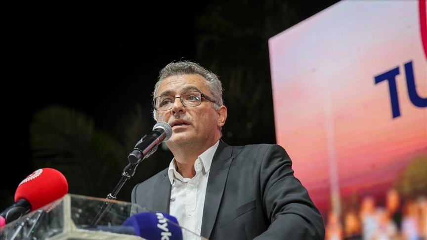 Prezidentské volby na severním Kypru vyhrál už v prvním kole opoziční kandidát Turfan Erhurman se ziskem více než 62 % hlasů. Už dříve uvedl, že má v úmyslu obnovit jednání s kyperskými Řeky zaměřená na federální znovusjednocení ostrova. 

Erhurmanův rival - Ersin Tatar - naopak