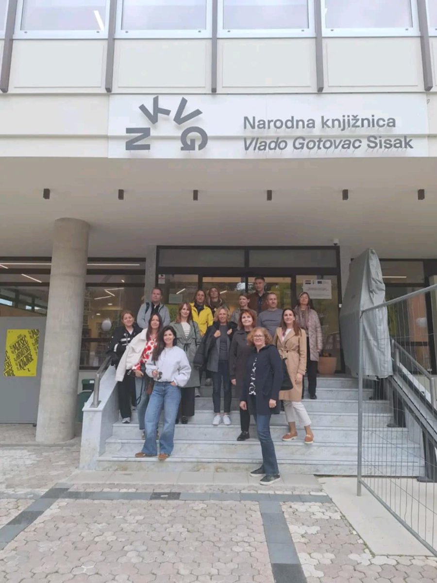 Posjet djelatnika Znanstvene knjižnice Sveučilišta u Zadru Narodnoj knjižnici i čitaonici Vlado Gotovac Sisak u Mjesecu hrvatske knjige 2025. 
Zahvaljujemo kolegama iz Narodne knjižnice i čitaonice Vlado Gotovac Sisak i Društva knjižničara Zadar na inspirativnom susretu!
