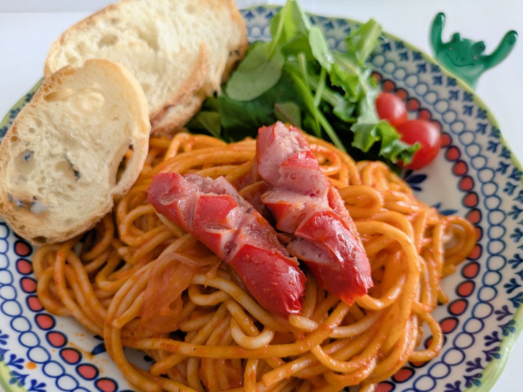 EKO1n6m6YQPVKcK's tweet image. お店で食べたナポリタンが美味しかったのでマネしました🍝
(冷凍パスタに赤ウインナーをのせただけ)
@PHPInstitute_PR
#おいしいはやさしい