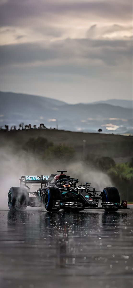 Classisco123's tweet photo. 4k F1🏁 https://t.co/07R4Dkyx7o