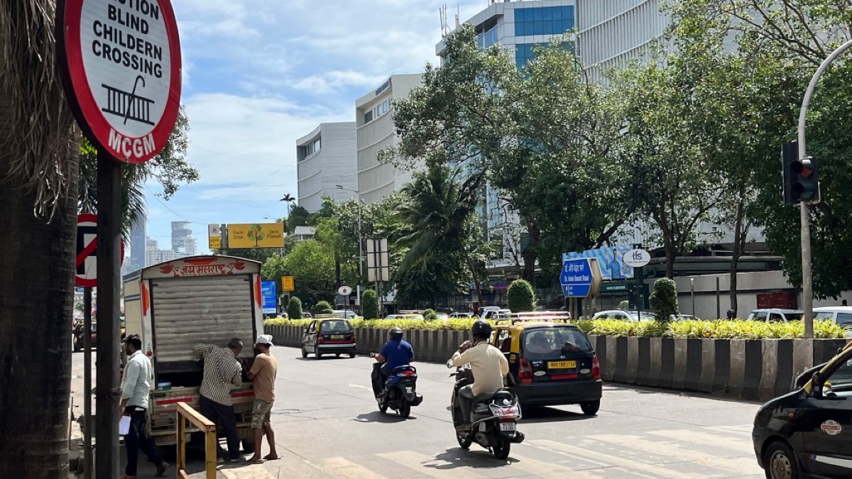 📸 Unser Bild der Woche
Achtung blinde Kinder überqueren die Straße 🫨

An einer Straße in Bombay, Indien hat Manfred dieses Schild entdeckt. Es bedeutet auf Deutsch: Achtung, blinde Kinder überqueren die Straße!

Vielen Dank an Manfred Schütz für das Foto!

#bildderwoche