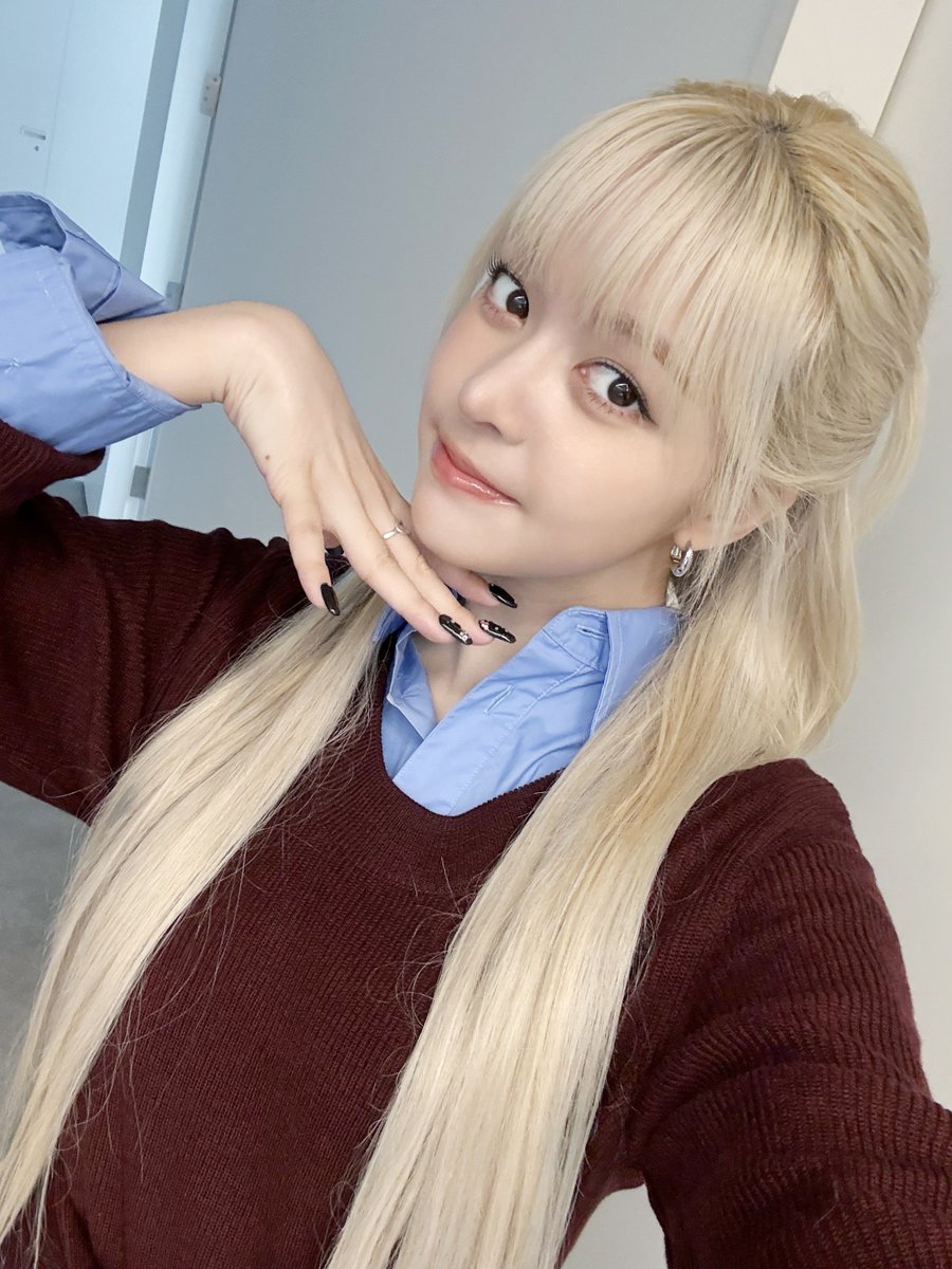 [🌻] HAPPY LILY DAY
　 　　 
🐨｡*･:+
 　L ┃Ｉ┃ L ┃ Y ┃
　★*。─┛━┛─┛:。:*★
　　Ｄ┃Ａ┃Ｙ┃
　　─┛━┛─┛*ﾟ🎉 ﾟ*+:*☆

#NMIXX #엔믹스
#릴리 #LILY 
#릴리의_향기가_울려퍼진_날
#ADORE_U_LILY