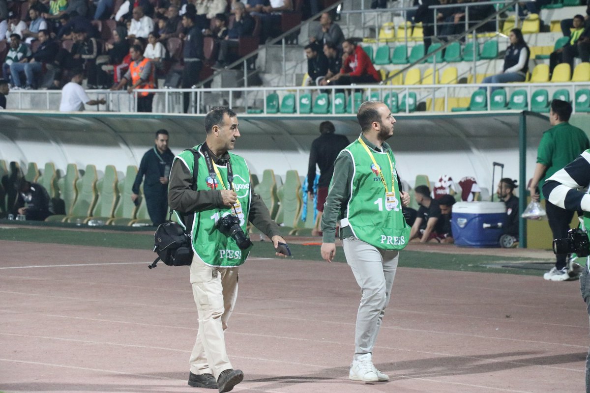 suleymanturan63's tweet photo. Şanlıurfa Spor - Elazığspor maçında biz de yerimizi aldık.
Süleyman Turan, Mustafa Ekinci, Ahmet Durmuş, Musa ve Tevfik ile birlikte, güzel kareler için her zamanki gibi sahadaydık.
Maç sonucu: Şanlıurfaspor 0 - 2 Elazığspor
#Şanlıurfa #Elazığspor #YerelBasın #UlusalBasın https://t.co/rd0Hw0rlyZ