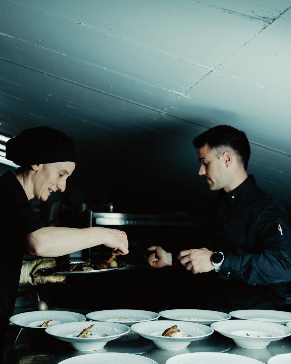 ¡Feliz Día del Chef a Mario, Markel y todo el equipo que hace que el Restaurante Baigorri sea tan inolvidable como nuestros vinos!
-
Happy Chef's Day to Mario, Markel and the entire team that makes Baigorri Restaurant as unforgettable as our wines!