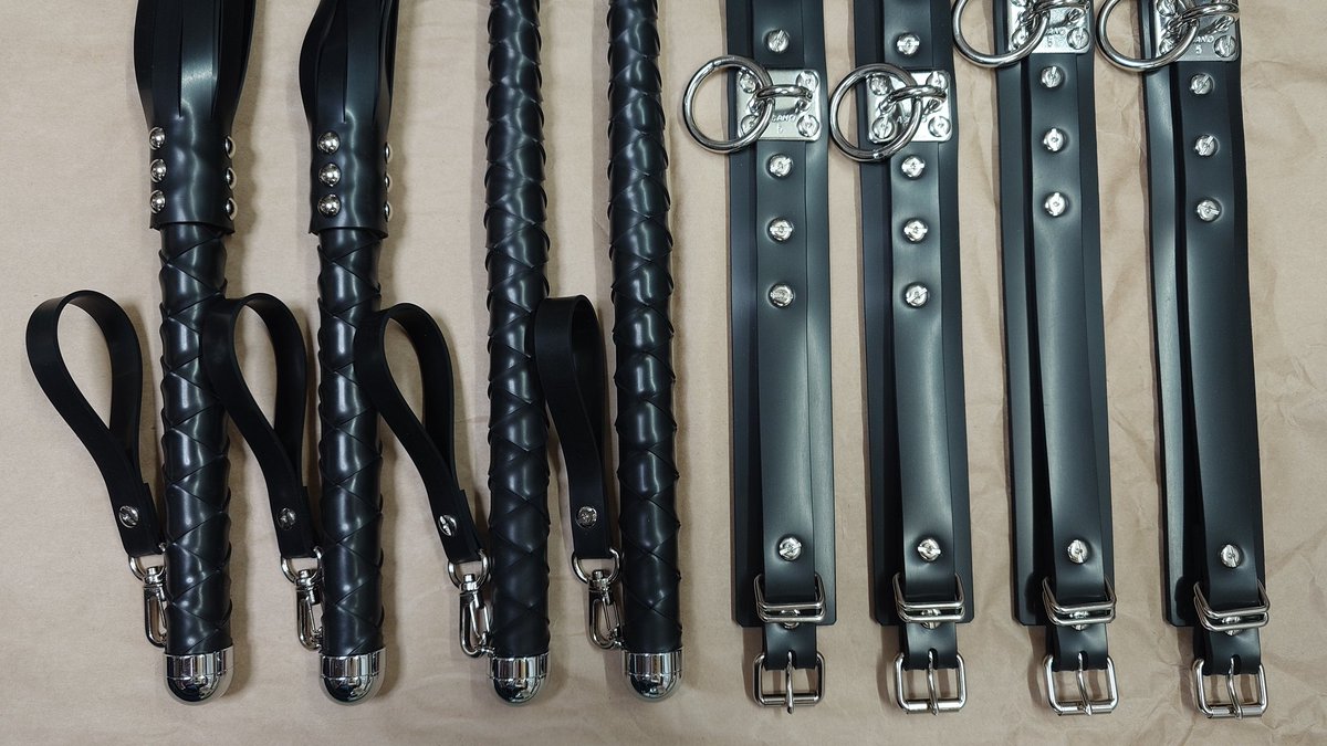 ラバリストの皆様、お待たせ致しました！

長期の欠品、大変申し訳ございません！

ゴム製の鞭、(通称ゴ鞭)二種と首枷(メンズ･レディース)、完成しました！

明日、エルベース様 <a href="/TokyoLbaseAkiba/">TOKYO L-BASE</a> <a href="/LIAIZONannex/">NAGOYA L-BASE</a> に発送致します！

※素材変更に伴い、質感がアップしてます、プルプルテカテカです！