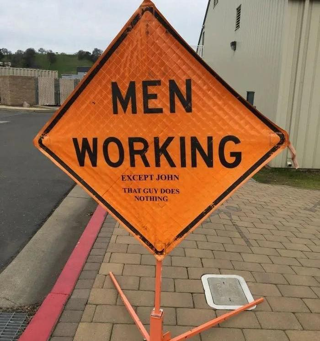 ionpapy's tweet image. Peu de temps après, le bassiste fut viré.

#JohnRees #MenAtWork