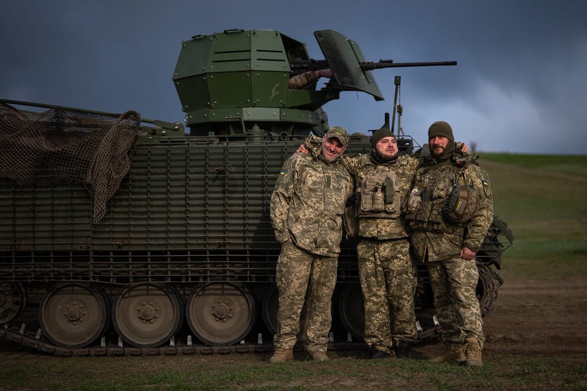 praisethesteph's tweet image. #Ukraine/#Russia 🇺🇦🇷🇺:
🇺🇦M113A3 APC of the 153rd Separate Mechanized Brigade with Ukrainian-made manned turret armed with 12.7mm M2 Browning HMG, slat armor on the sides and front, and folding anti-drone cage.
