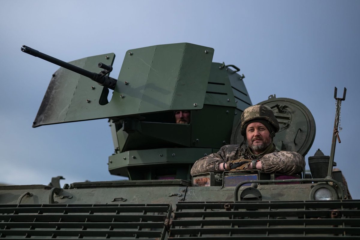 praisethesteph's tweet image. #Ukraine/#Russia 🇺🇦🇷🇺:
🇺🇦M113A3 APC of the 153rd Separate Mechanized Brigade with Ukrainian-made manned turret armed with 12.7mm M2 Browning HMG, slat armor on the sides and front, and folding anti-drone cage.