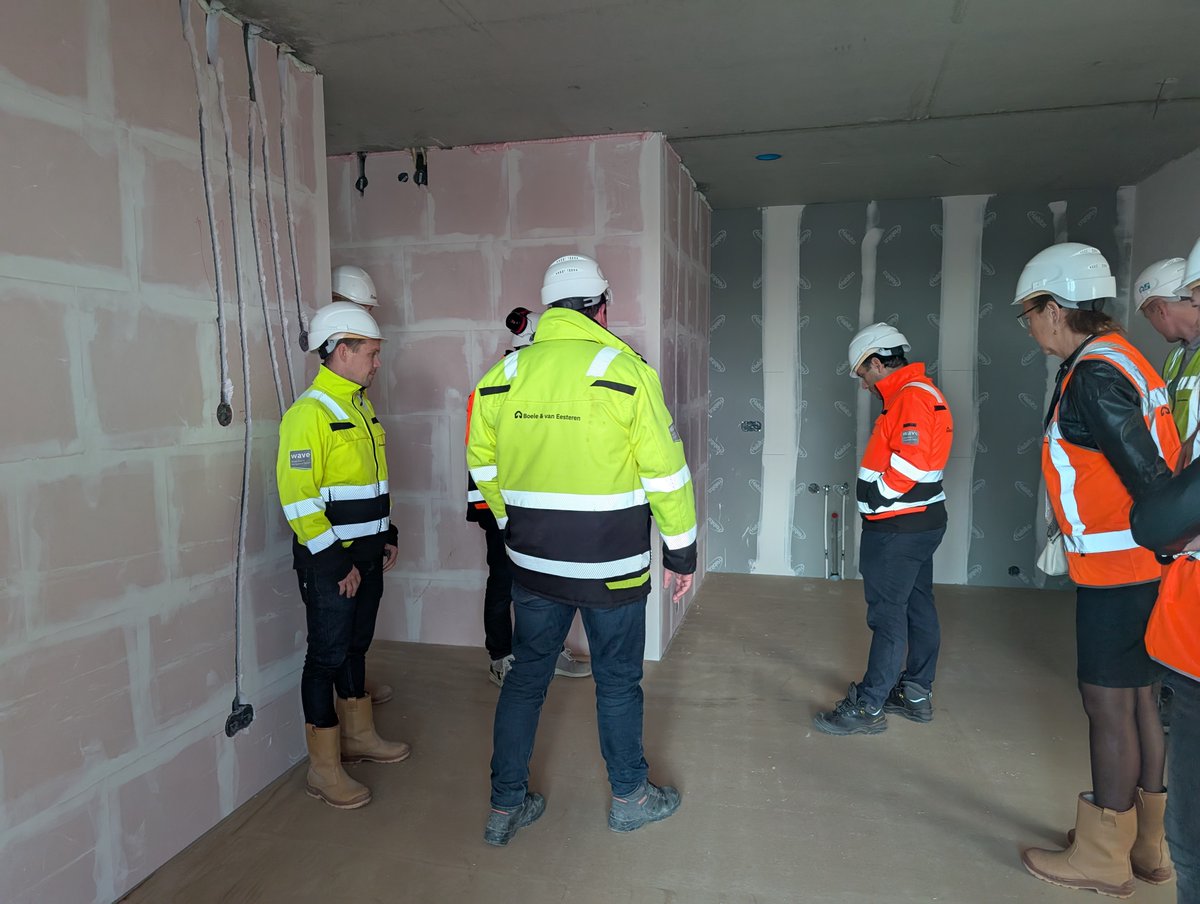 👷‍♀️ Eerste projectbezoek in een nieuwe reeks!
Collega’s kregen een inspirerend kijkje op de bouwplaats van #Waelpolder in ’s-Gravenzande. Mooi om te zien hoe we samen bouwen. Dank aan het team voor de warme ontvangst 🙌
#boele #werkenbijboele #ookditisvolkerwessels