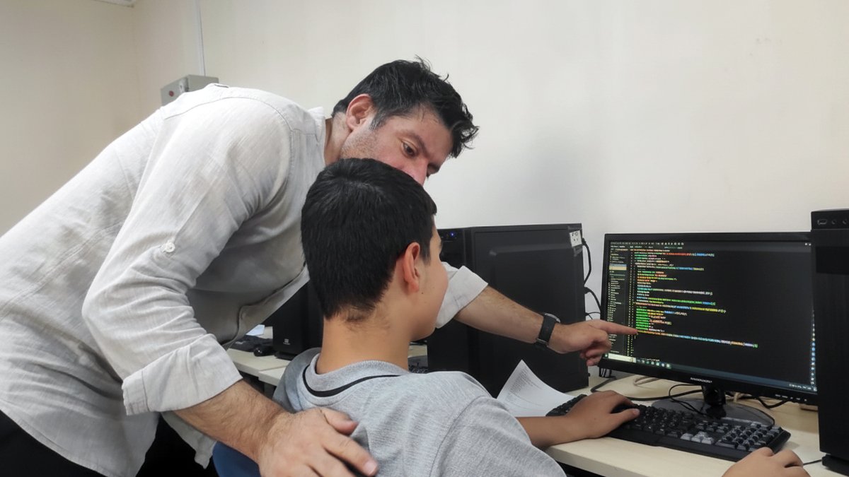 dbanadolulisesi's tweet image. 🎯 Avrupa Kod Haftası (EU CodeWeek) kapsamında öğrencilerimizle “Yeşil Vatanı Koru: Python ile Doğayı Temizle!” etkinliğini gerçekleştirdik.
💻 Kodladık, oynadık, öğrendik!
🌿 Hem doğayı hem geleceği koruyoruz.
#CodeWeek #YeşilVatan #DiyarbakırAnadoluLisesi #Python #Kodlama
