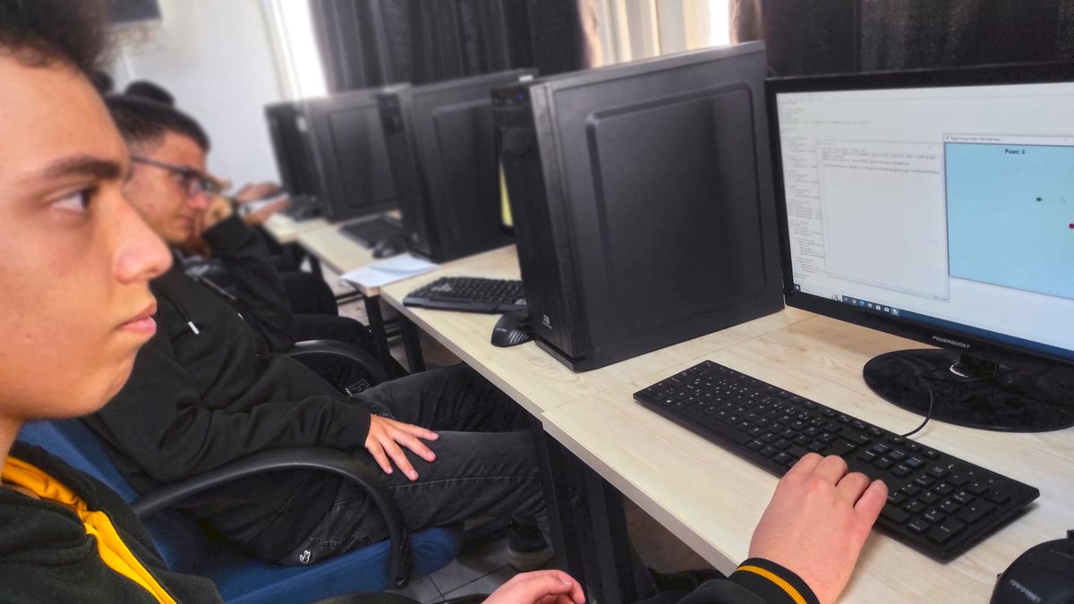 dbanadolulisesi's tweet image. 🎯 Avrupa Kod Haftası (EU CodeWeek) kapsamında öğrencilerimizle “Yeşil Vatanı Koru: Python ile Doğayı Temizle!” etkinliğini gerçekleştirdik.
💻 Kodladık, oynadık, öğrendik!
🌿 Hem doğayı hem geleceği koruyoruz.
#CodeWeek #YeşilVatan #DiyarbakırAnadoluLisesi #Python #Kodlama